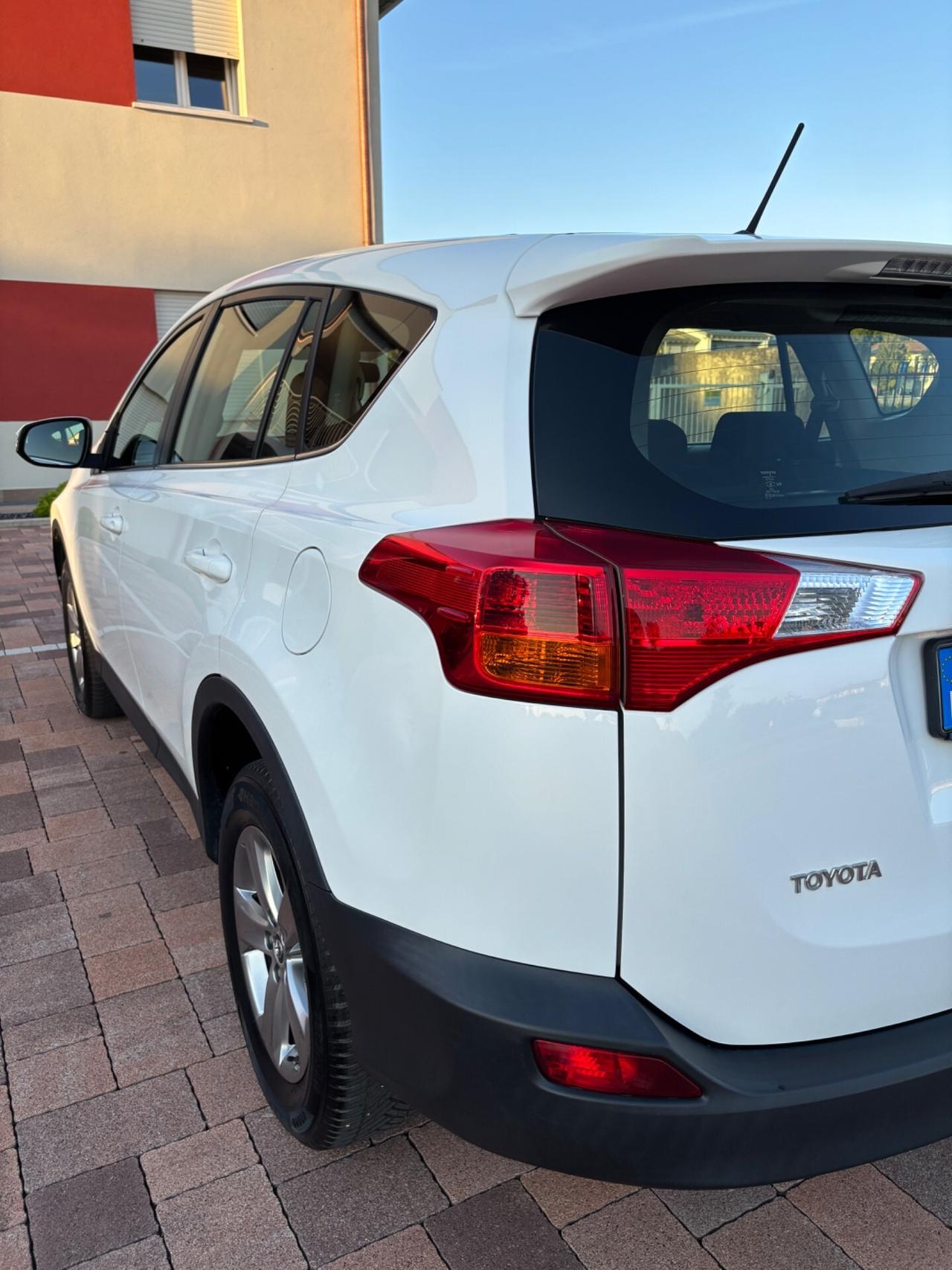 Toyota RAV 4 RAV4 2.0 D-4D 2WD Active