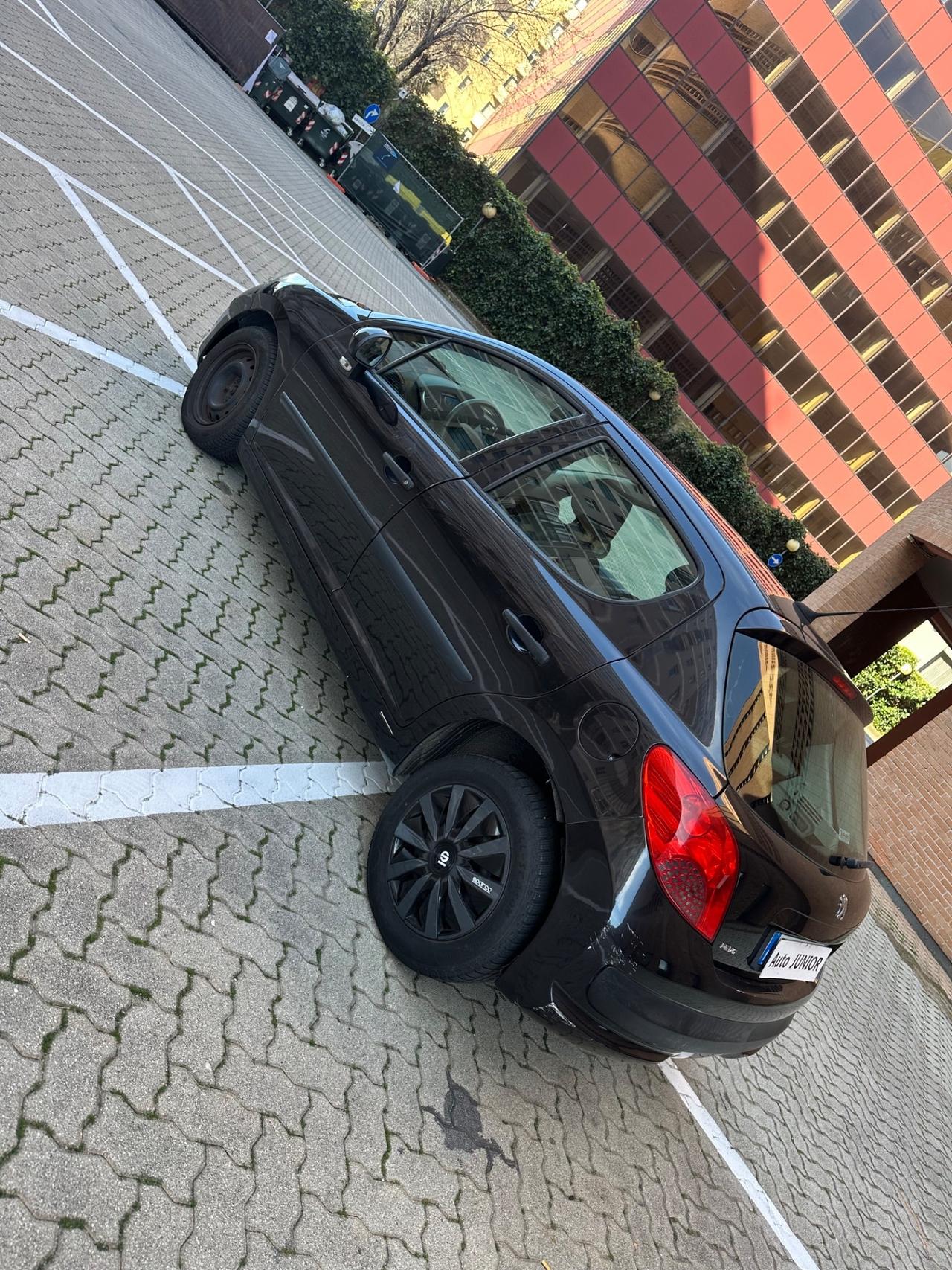 Peugeot 207 1.4 8V 75CV 5p. ONE Line