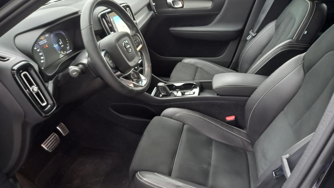 Volvo XC40 T5 Recharge Plug-in Hybrid R-design