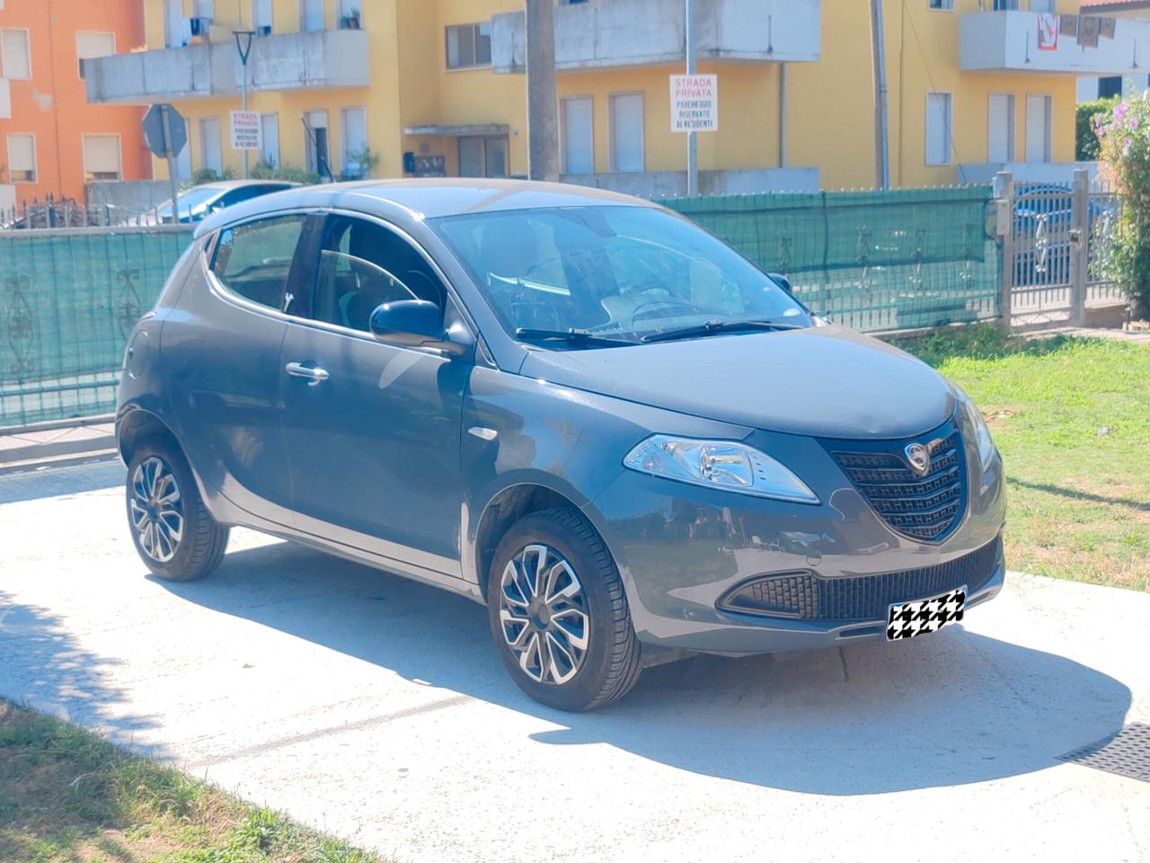 Lancia Ypsilon 0.9 TwinAir 85 CV 5 porte Metano 2015