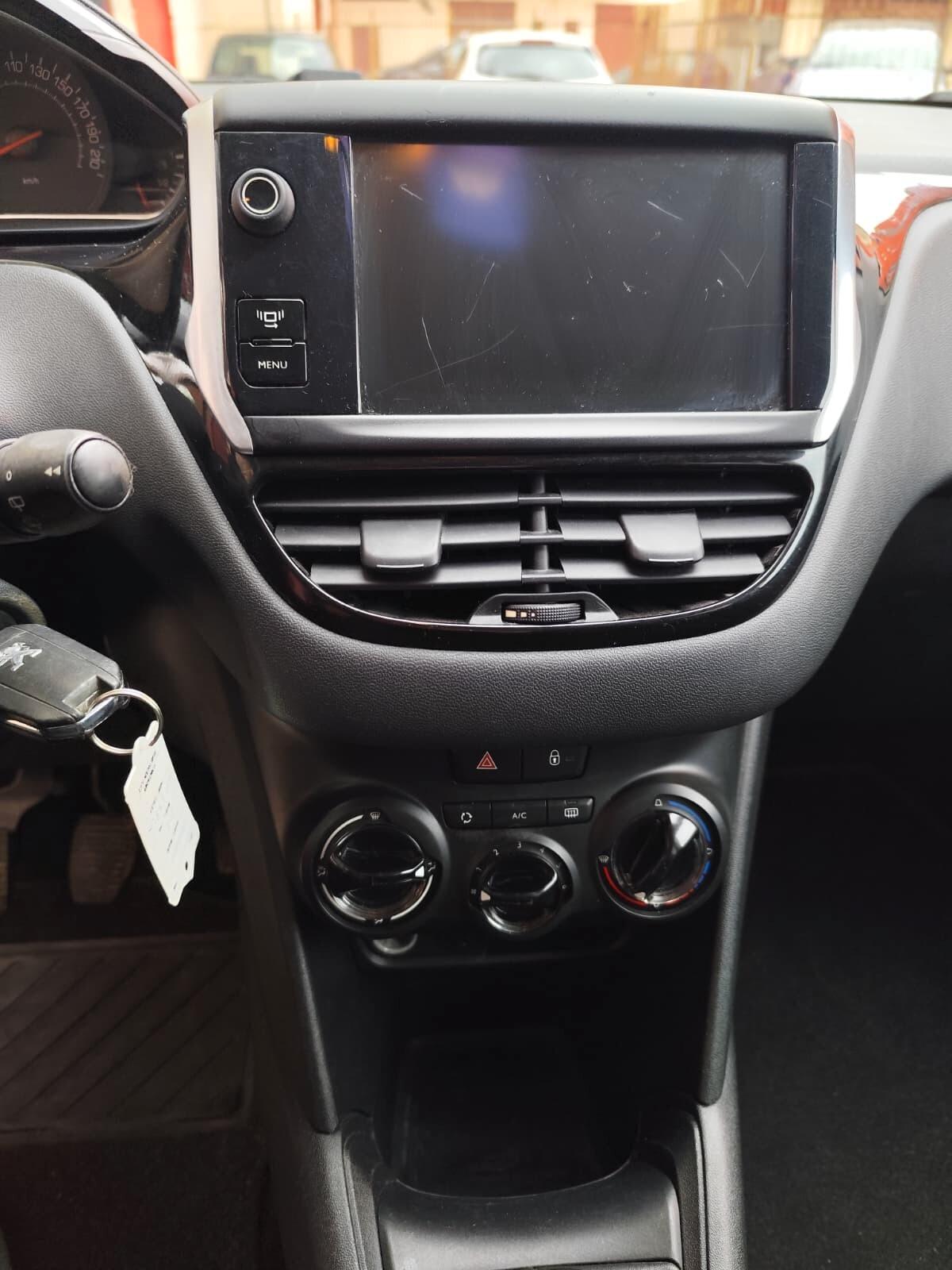 Peugeot 208 1.4 HDi 68 CV 5 porte Allure