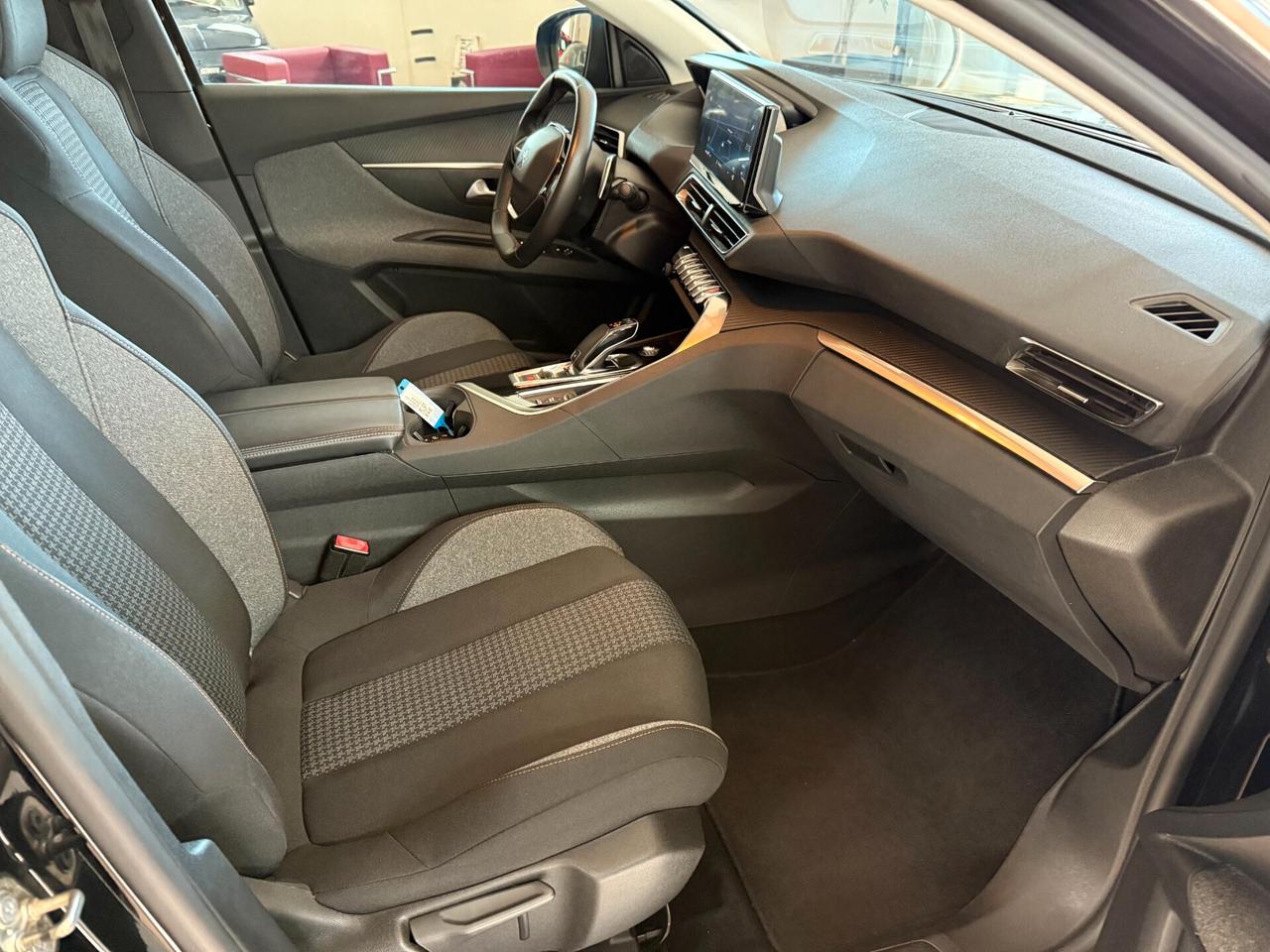 Peugeot 3008 BlueHDi 130 S&S EAT8 Business FullLed