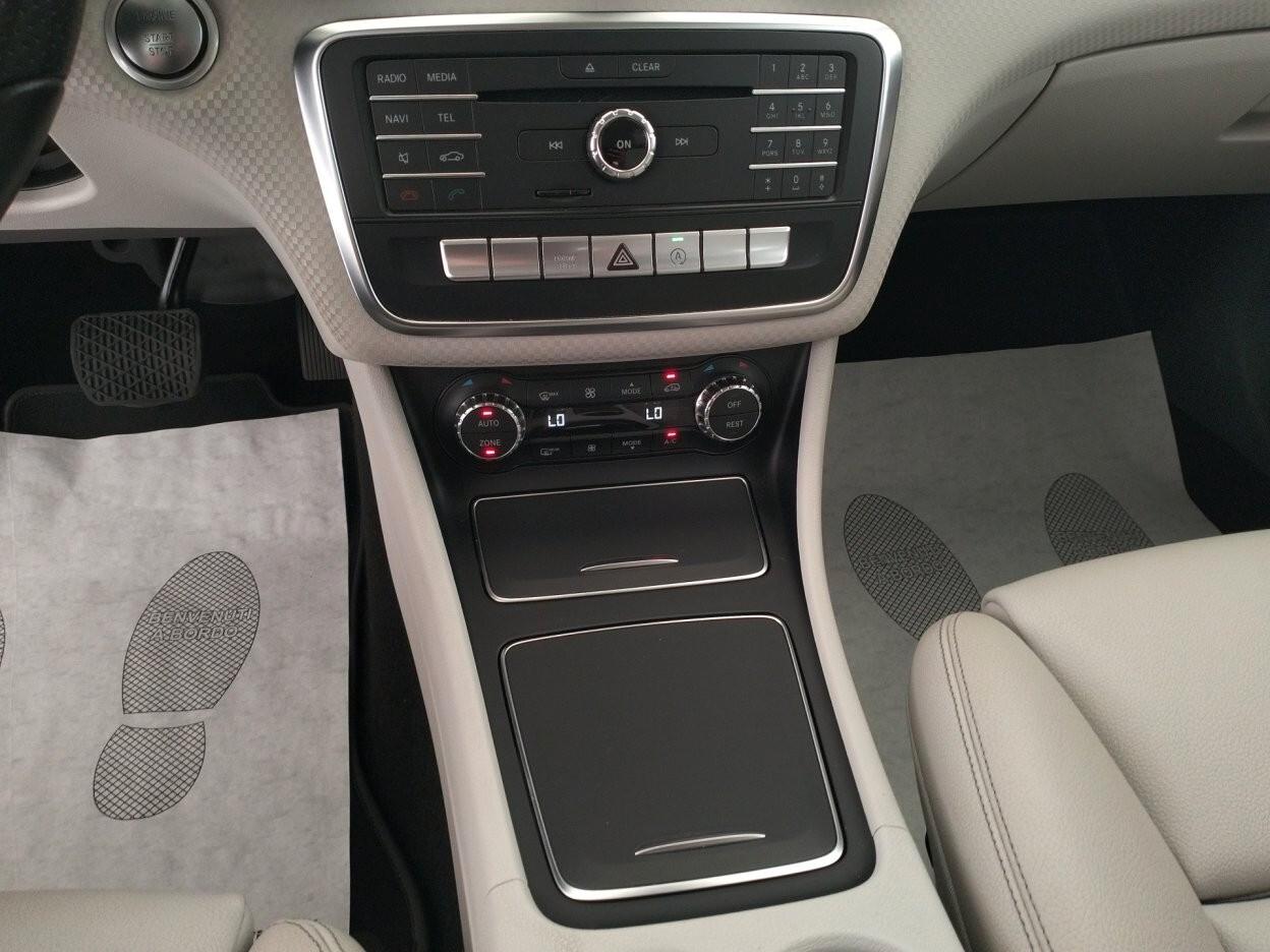 Mercedes-Benz A 200d Premium auto