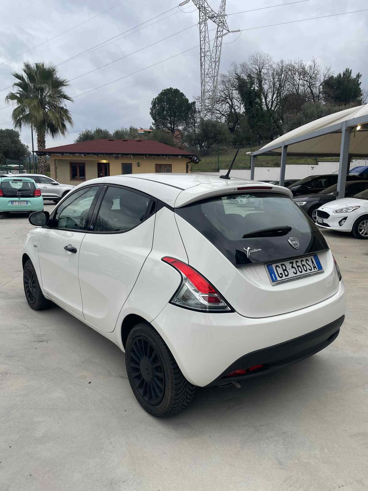Lancia Ypsilon 1.2 69 CV 5 porte GPL Ecochic Silver