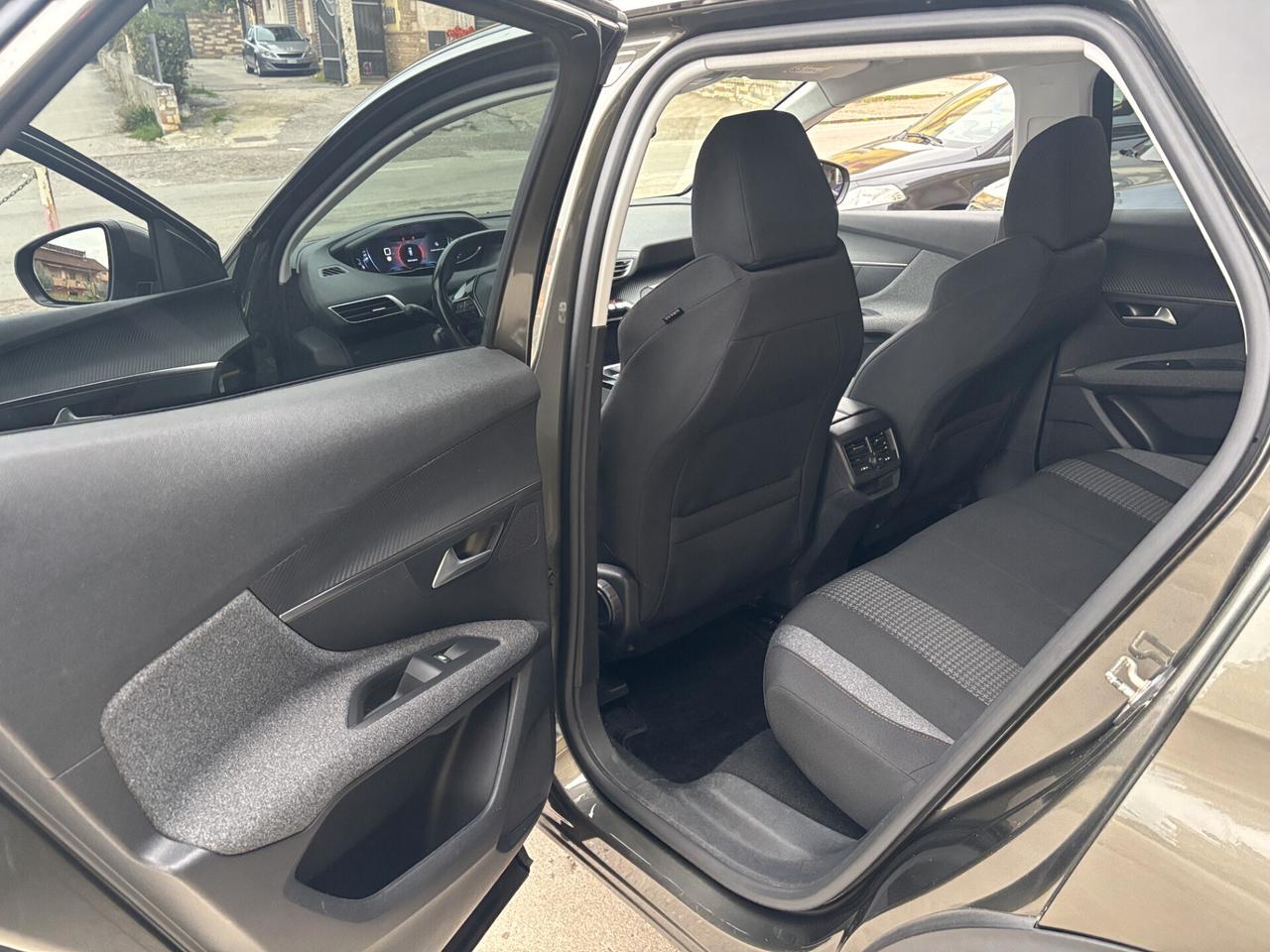 Peugeot 3008 BlueHDi 130 cv - 2019