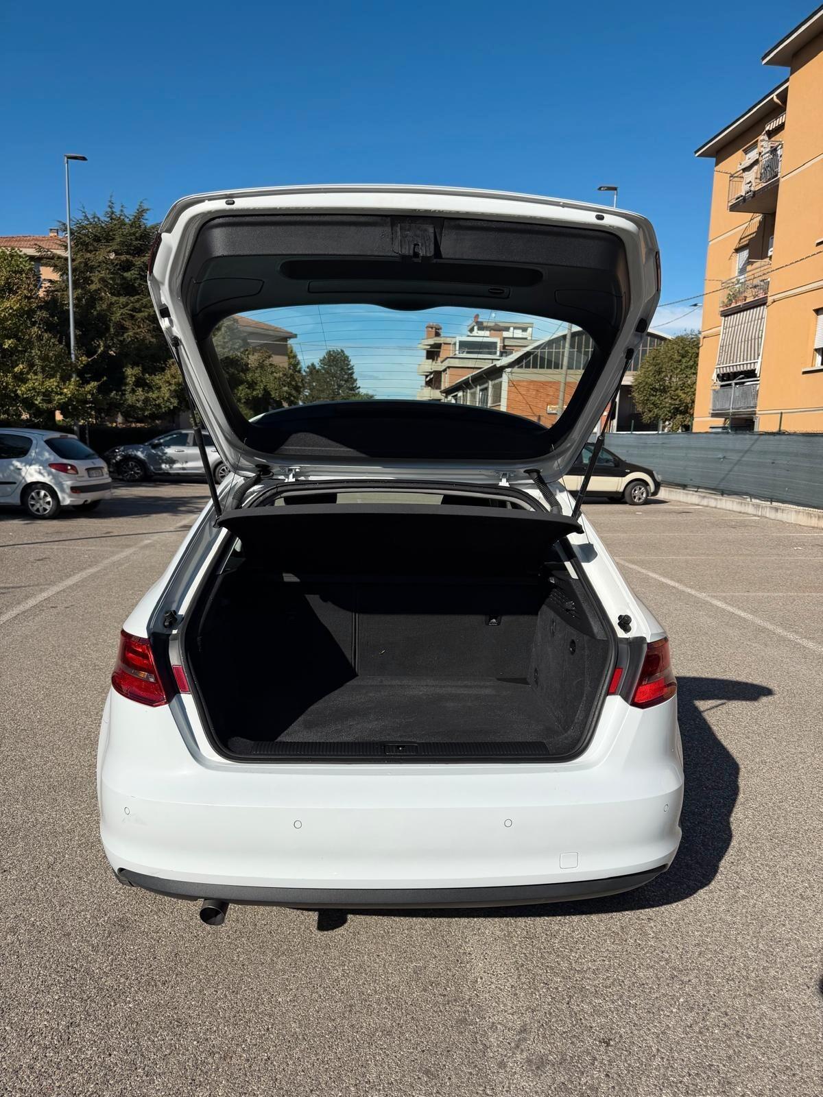 Audi A3 Sportback 1.6 TDI - NEOP. - NAV. - 12 MESI DI GARANZIA -