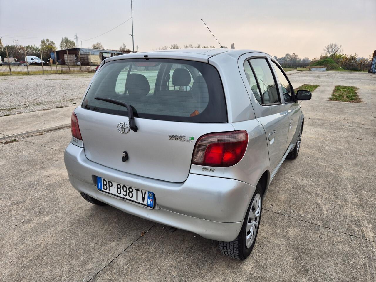 Toyota Yaris 1.0i 16V cat 5 porte neopatentati