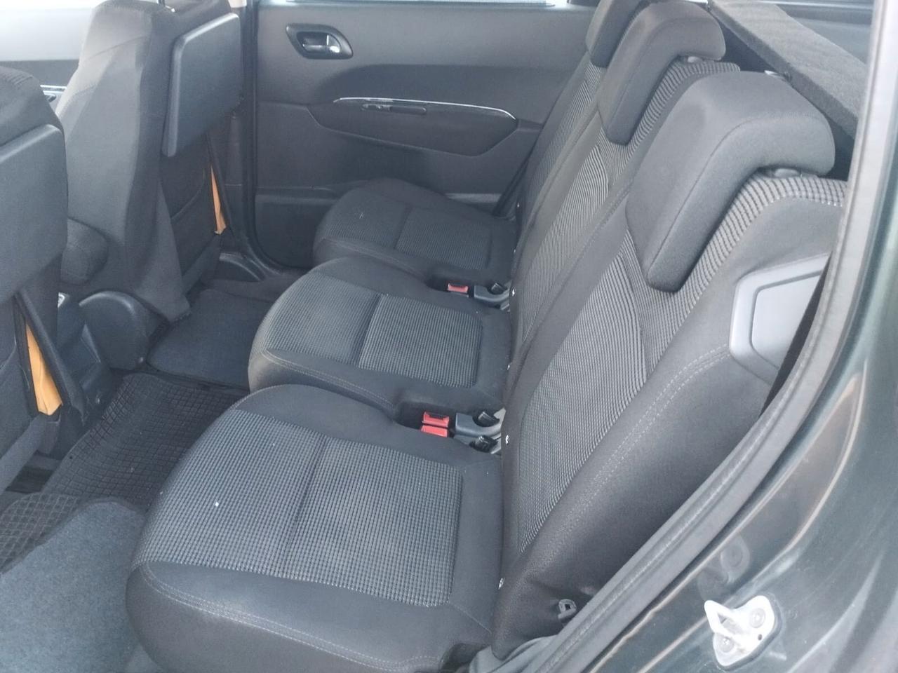 PEUGEOT 5008 1.6 HDi 7 POSTI