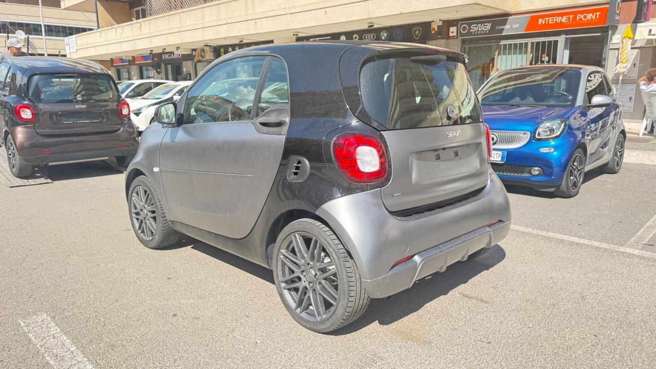 Smart ForTwo BRABUS 0.9 Turbo twinamic LED NAVI KAMERA PDC BLUETOOTH CERCHI 17