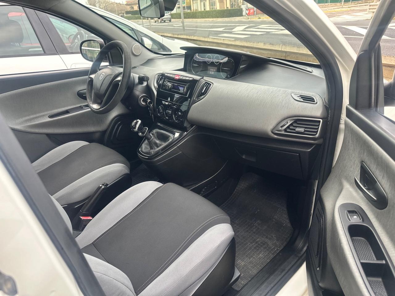 Lancia Ypsilon 0.9 TwinAir 85 CV 5 porte Metano Ecochic Gold