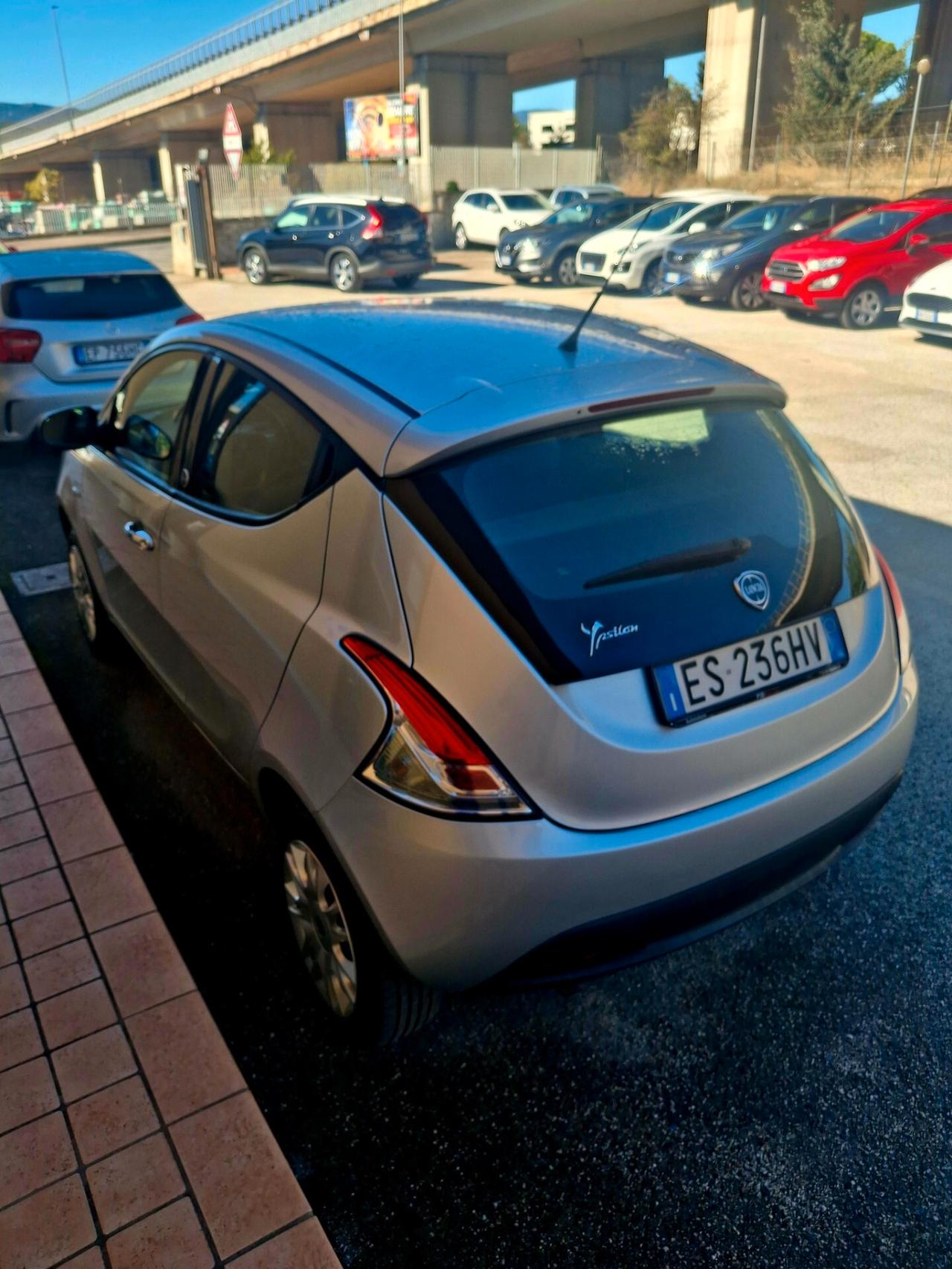 Lancia Ypsilon 0.9 TwinAir 85 CV 5 porte Metano Ecochic Gold