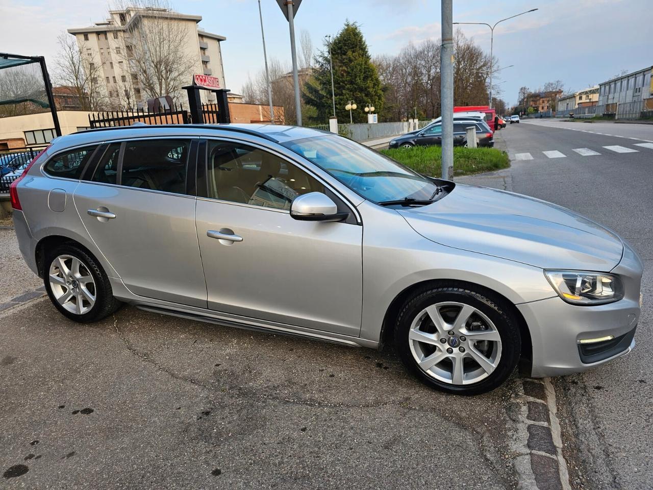 Volvo V60 2.0 D4 181cv Summum*Pelle*Navi*Pdc*Euro6*