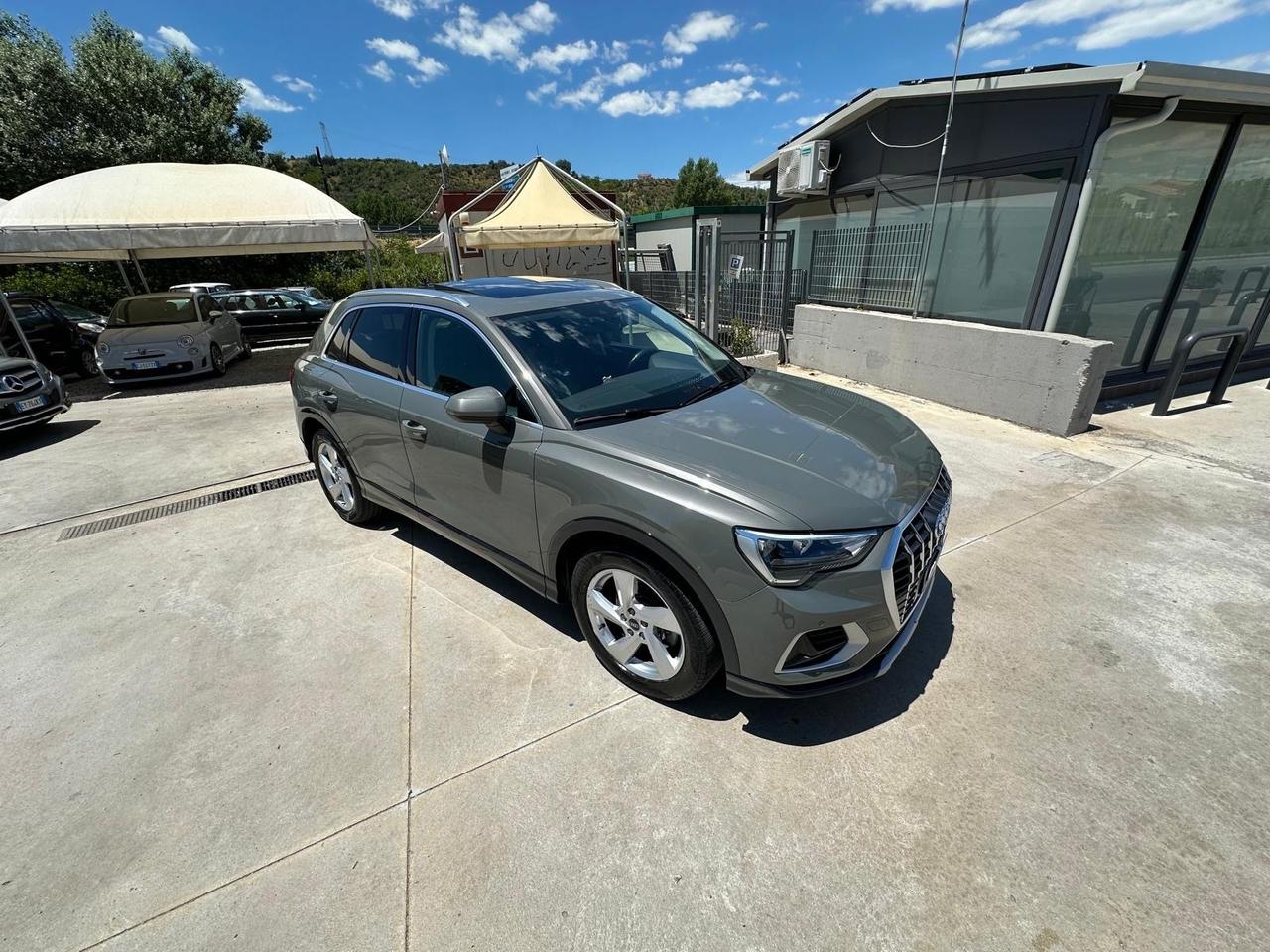 Audi Q3 35 TDI S tronic Business