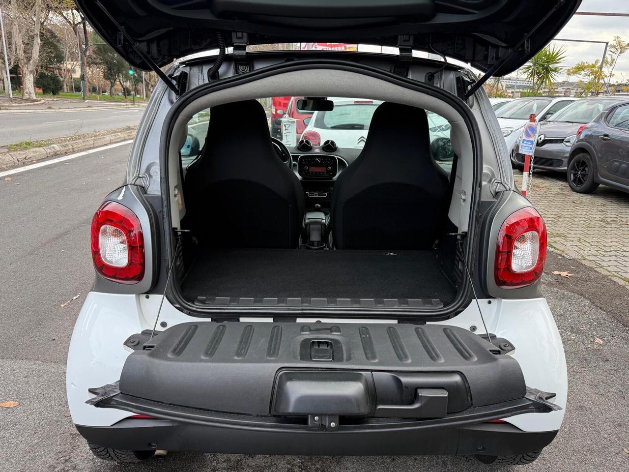 Smart ForTwo 1.0 71cv Coupe Clima cambio Auto Full led tetto panoramico