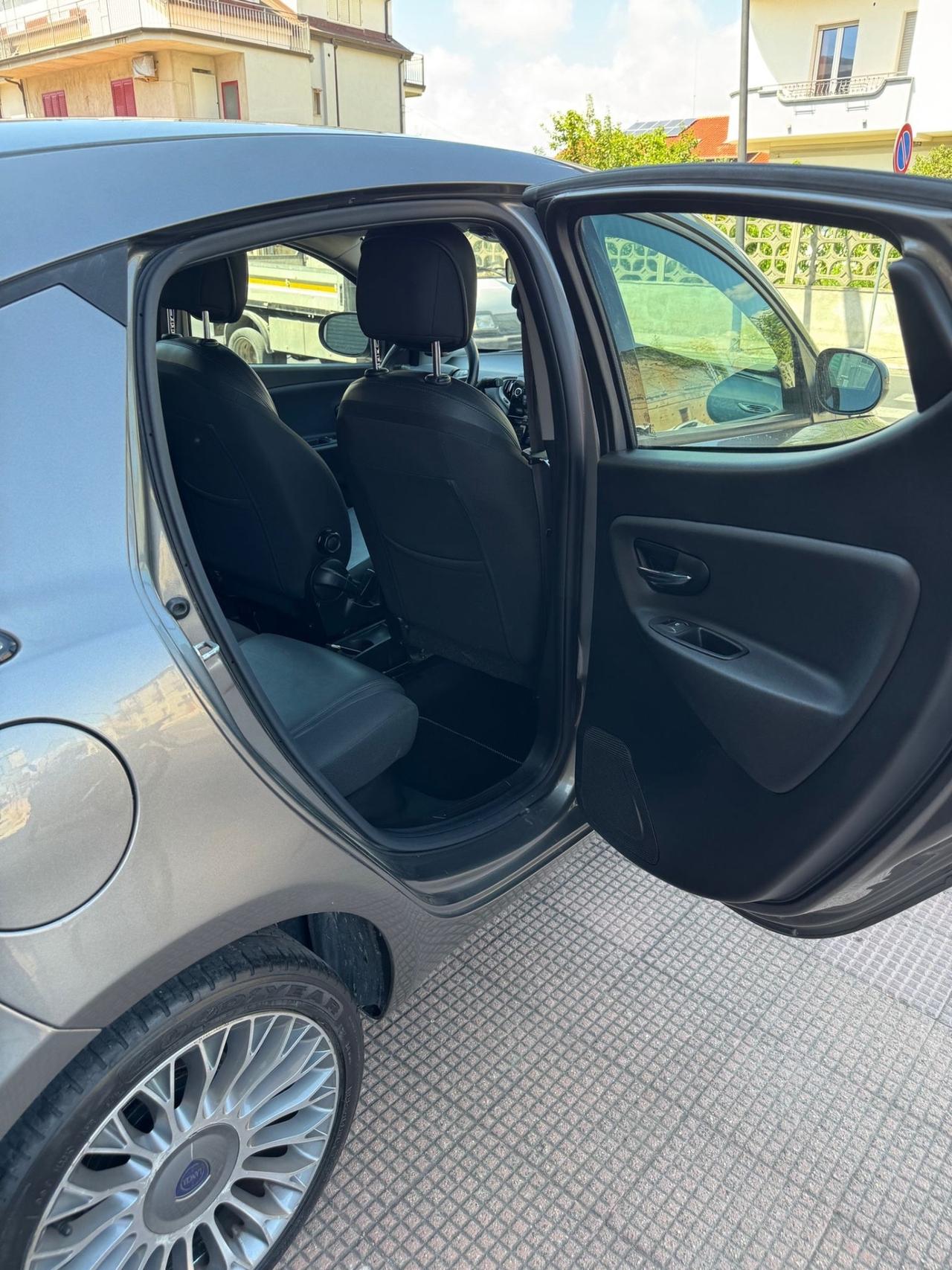 Lancia Ypsilon 1.3 MJT 16V 95 CV 5 porte S&S Platinum