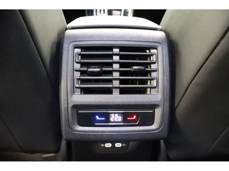 Volkswagen Golf Golf Variant 2.0 TDI 150 CV DSG SCR R-Line BLACK STYLE LED CAMERA HEAD-UP