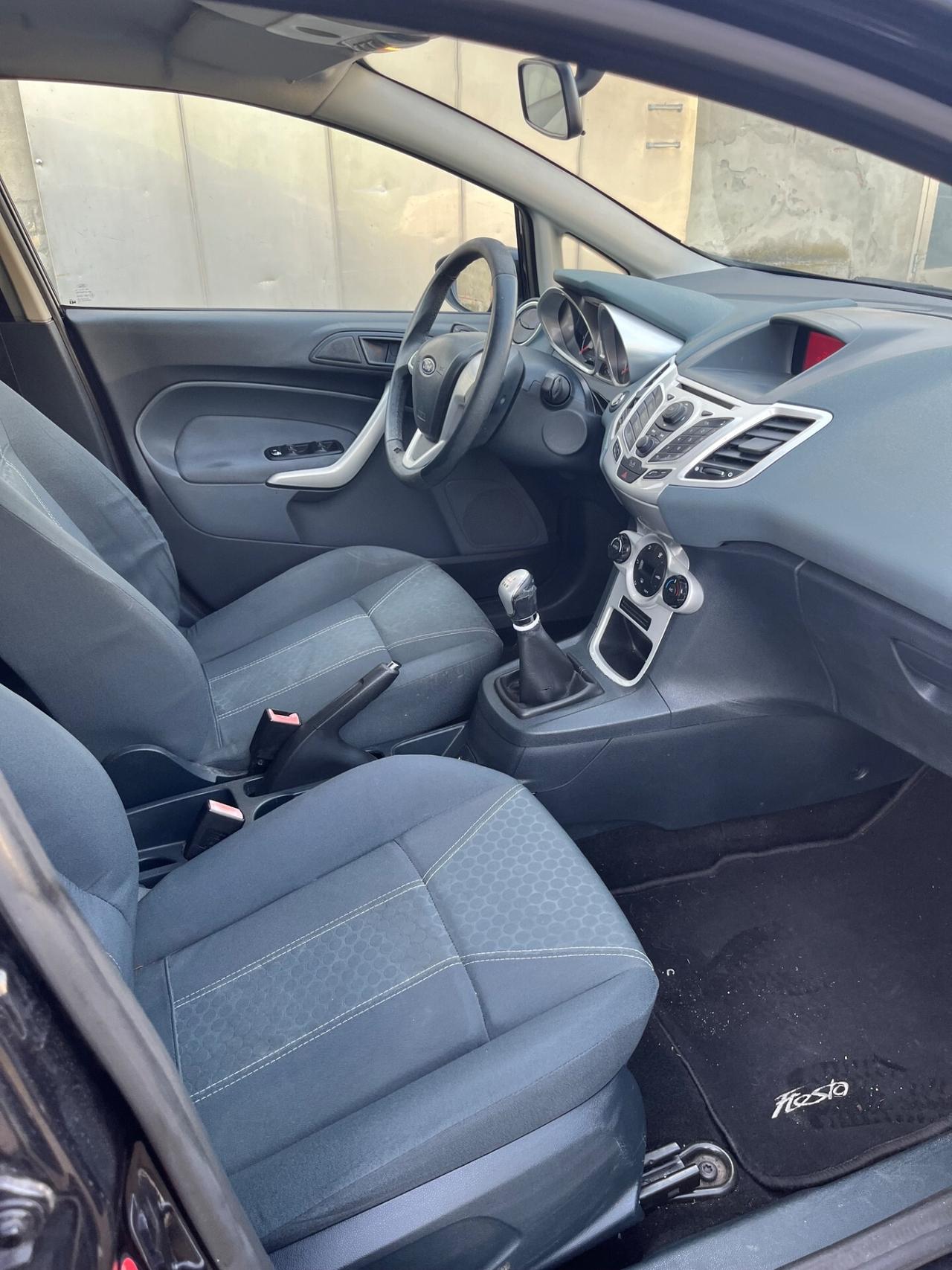 Ford Fiesta 1.2 BENZINA Titanium