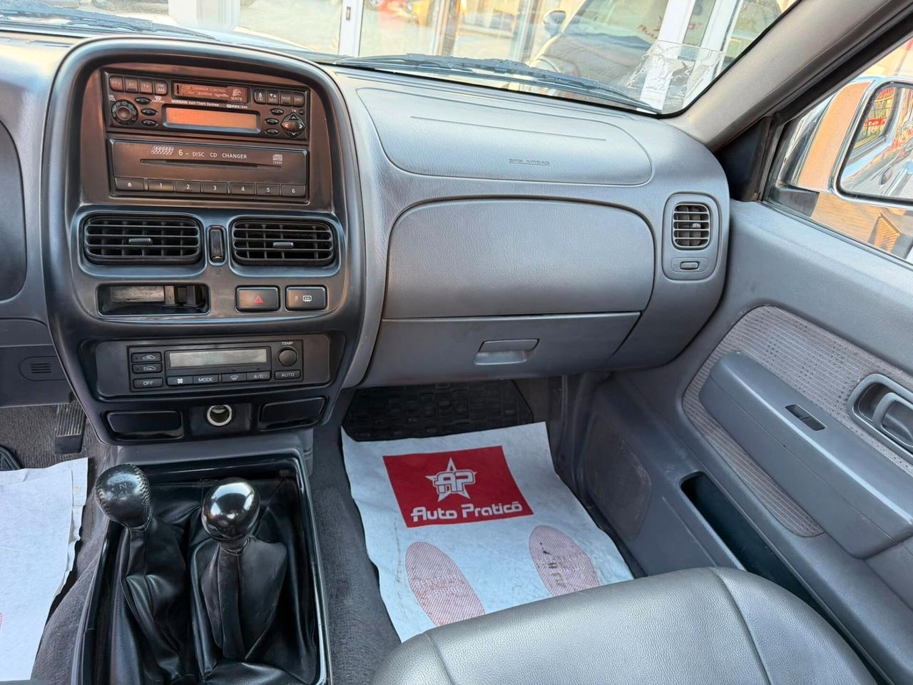 Nissan Navara King Cab 2.5 Diesel 2 porte con gancio di traino