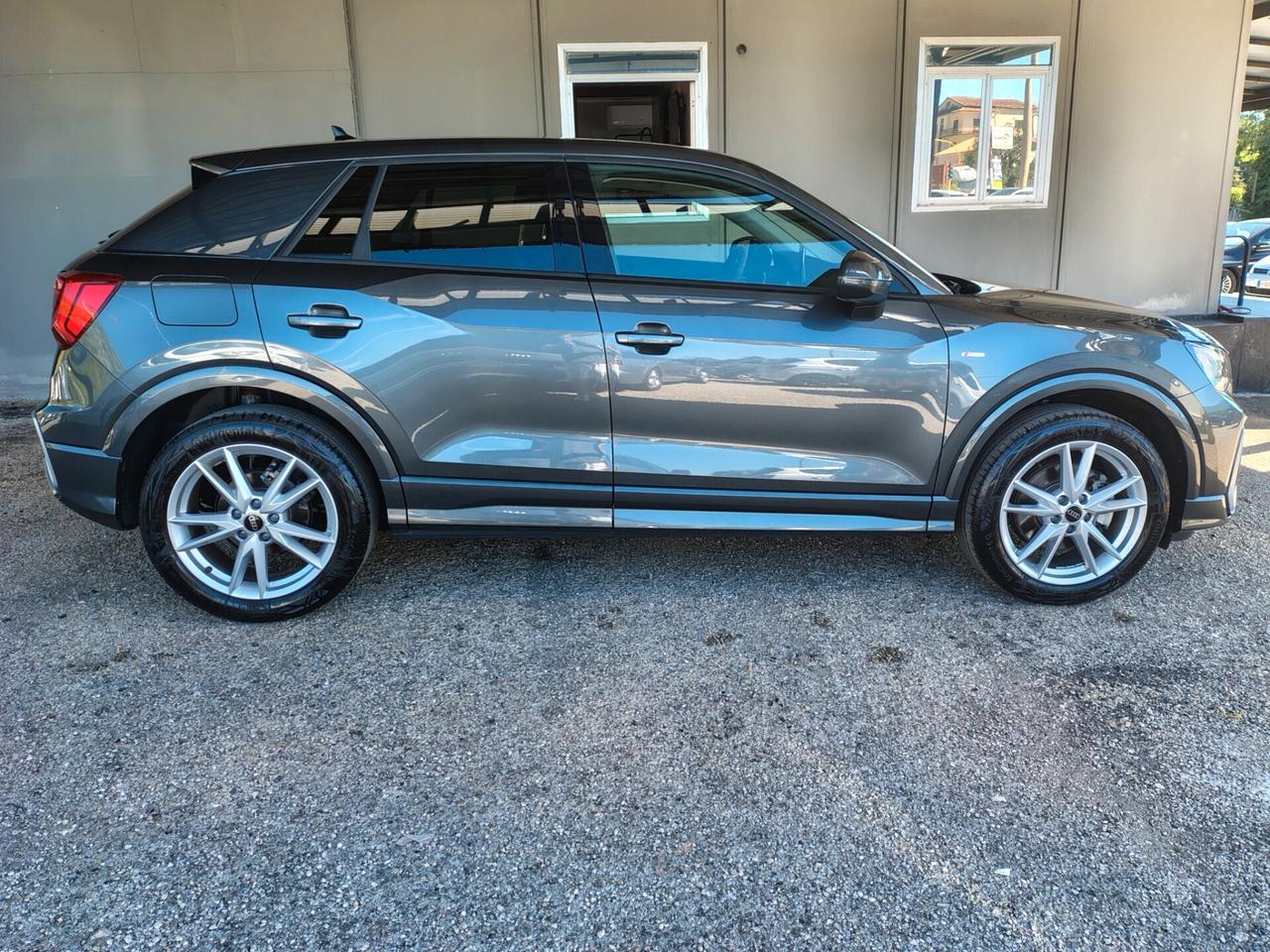 Audi Q2 35 TDI S tronic Identity Black