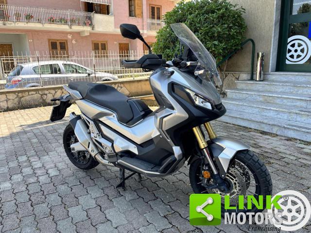 HONDA X-ADV 750 .