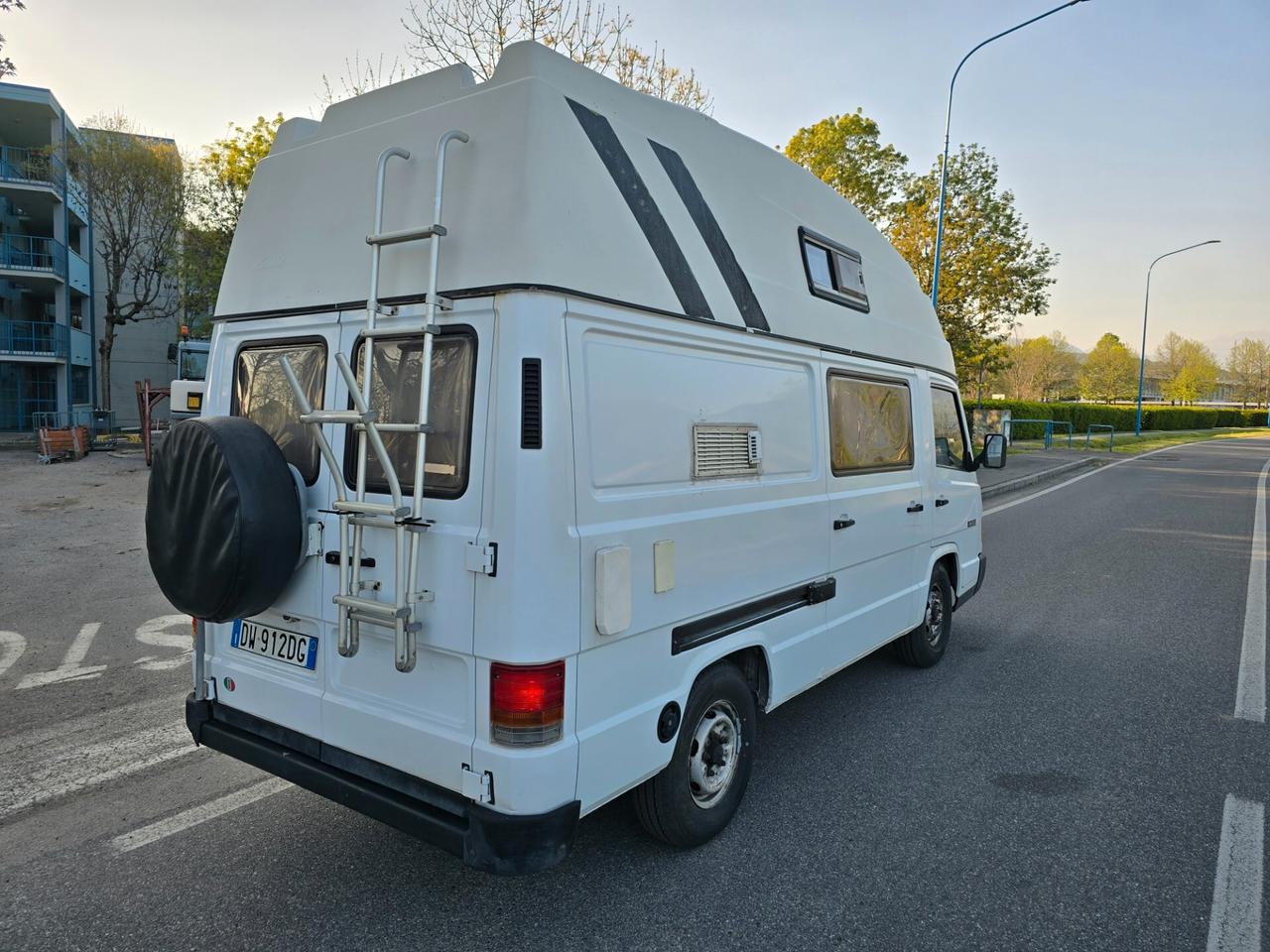 MERCEDES-BENZ MB-100D MANSARDATO