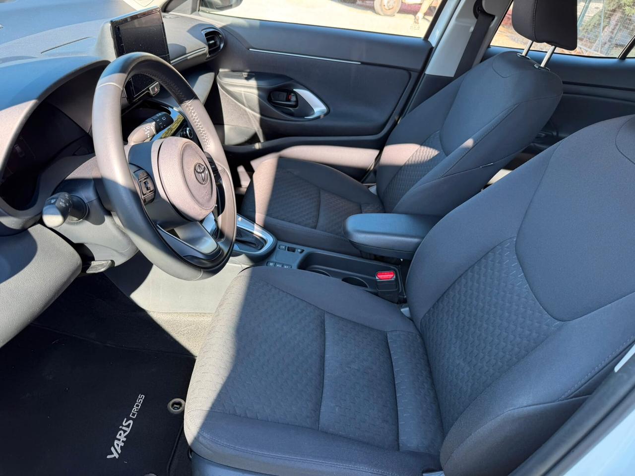 Toyota Yaris Cross AUTO USATA IN PERFETTO ORDINE GENERALE Siamo a disposizione per qualsiasi prova previo appuntamento.