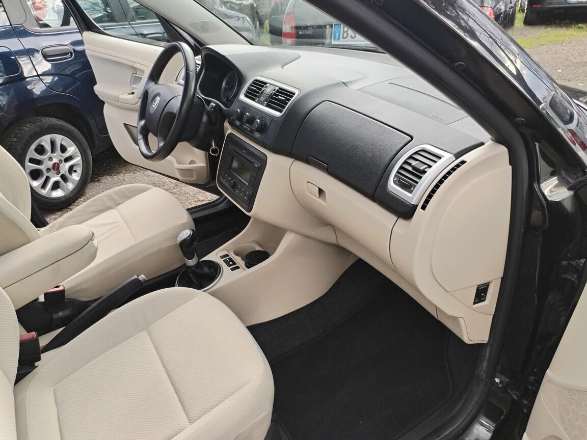 Skoda Roomster 1.4 16V Sport 90000km tetto panoramico consegna con manutenzioni fatte