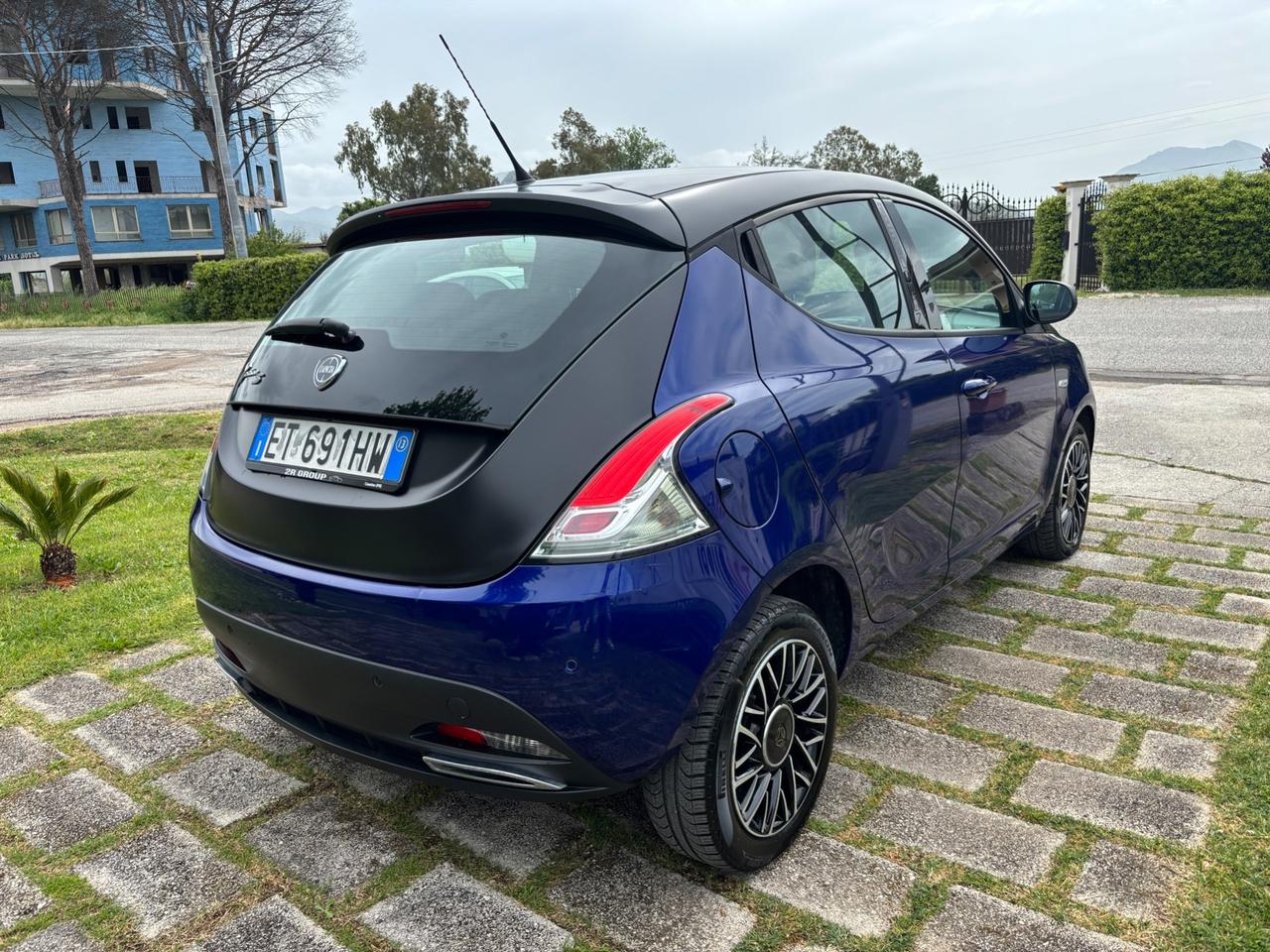 Lancia Ypsilon 1.2 69CV GPL S MOMODESIGN-2013