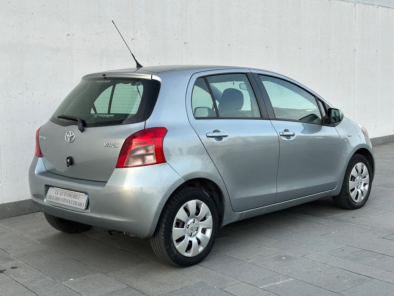 Toyota Yaris 1.0 5 porte Sol