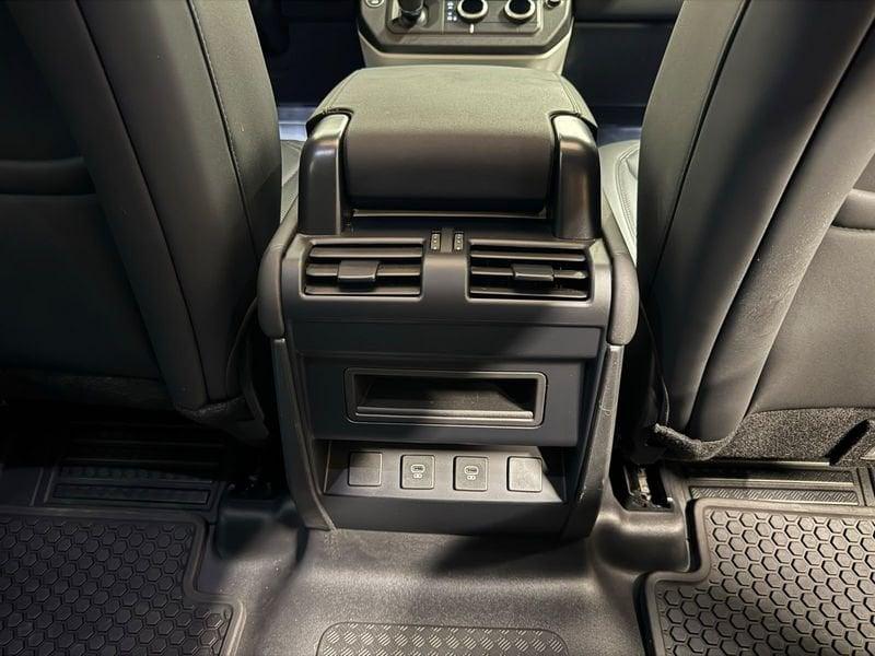 Land Rover Defender 3.0D I6 200 110 X-Dynamic SE AWD auto.