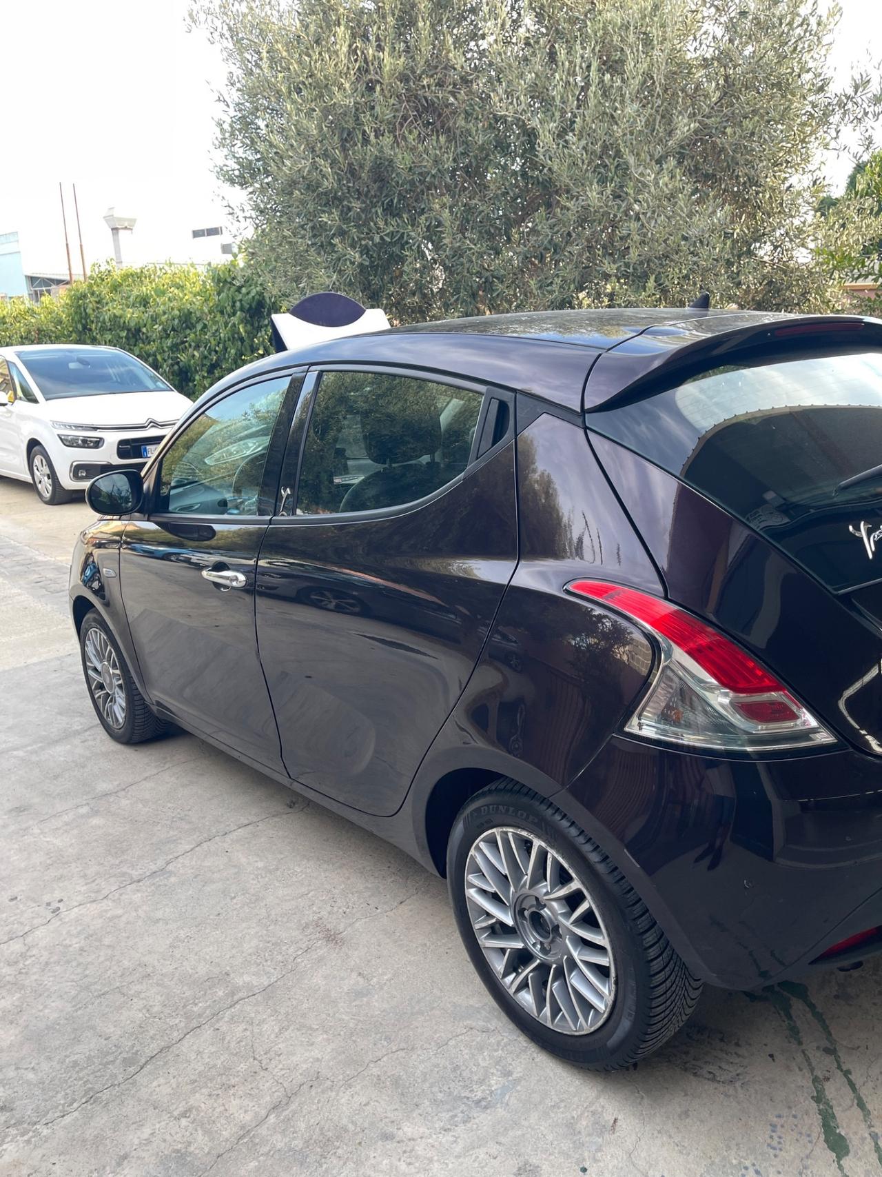 Lancia Ypsilon 1.2 69 CV 5 porte S&S Platinum