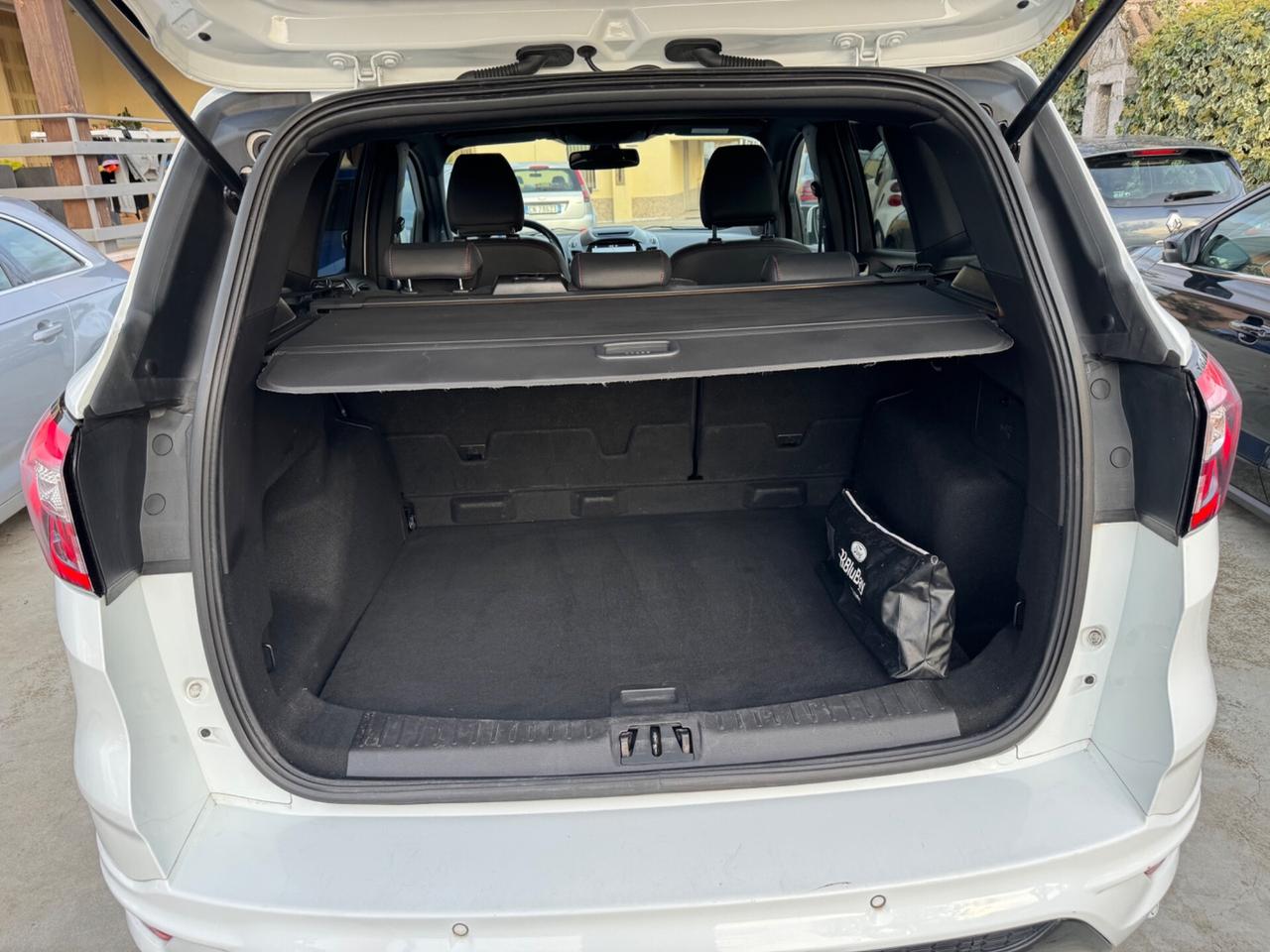 Ford Kuga 1.5 TDCI 120 CV S&S 2WD ST-Line