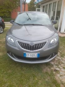 Lancia Ypsilon 1.0 5 porte Hybrid Platino