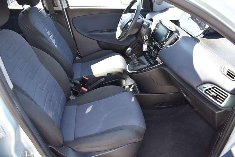 Lancia Ypsilon Ypsilon 1.0 FireFly 5 porte S&S Hybrid Platino