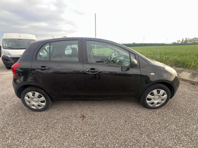 TOYOTA Yaris 1.0 5 porte Now