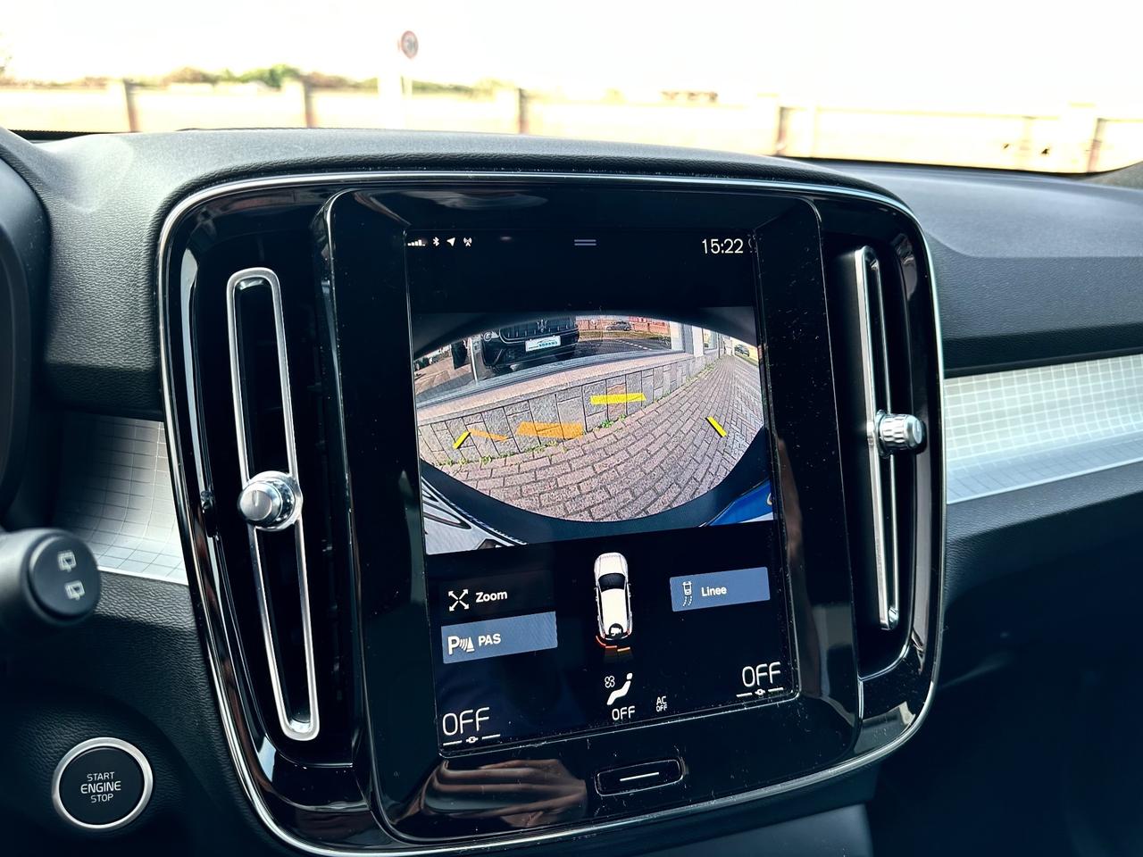 Volvo XC40 T2 Momentum Pro Harman/Kardon