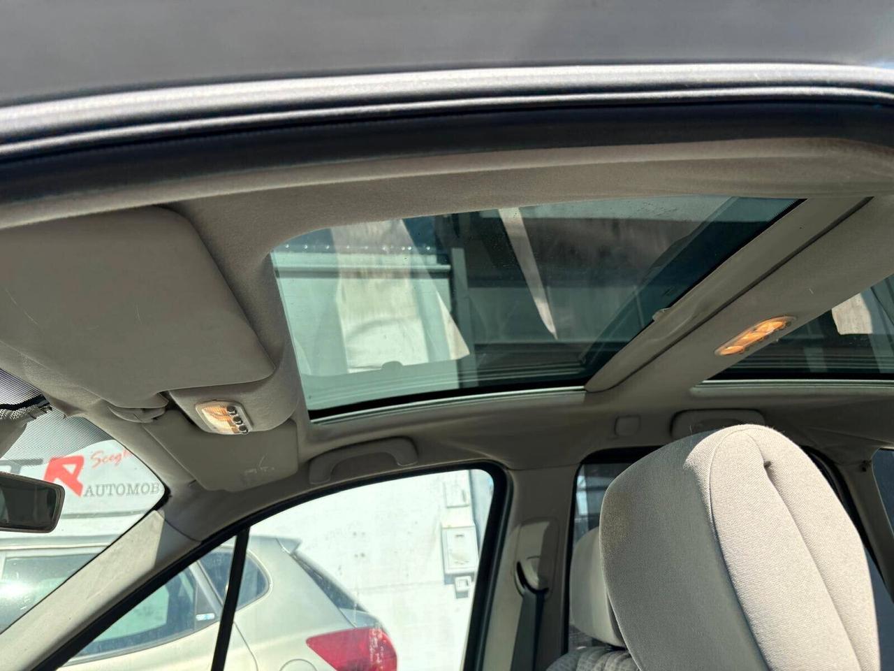 Renault Scenic Scénic 1.9 dCi/130CV Confort