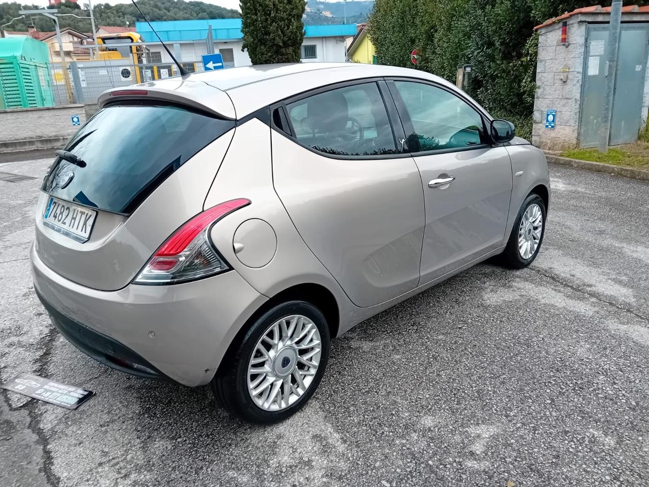 Lancia Ypsilon 1.3 MJT Gold - 2014