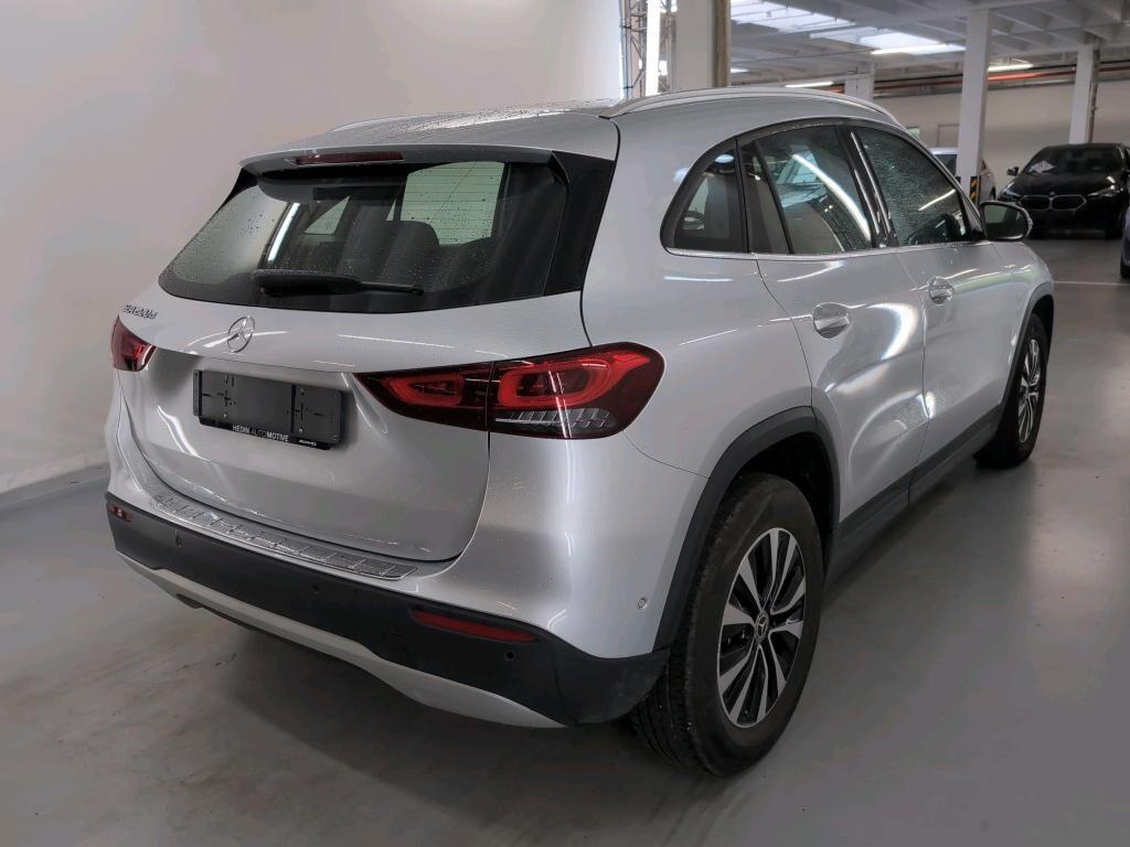 MERCEDES-BENZ GLA 200D 150CV AUTOMATIC BUSINESS LINE ( FARI LED - CRUISE - PELLE - NAVI PREMIUM - PARK ASSIST - TELECAMERA POST. )