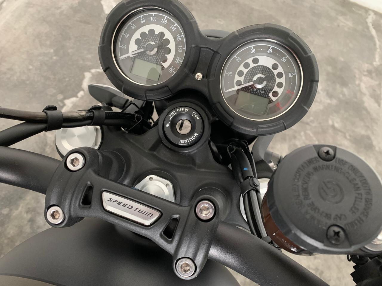 Triumph Speed Twin 1200 Matt Irostone Black Edition