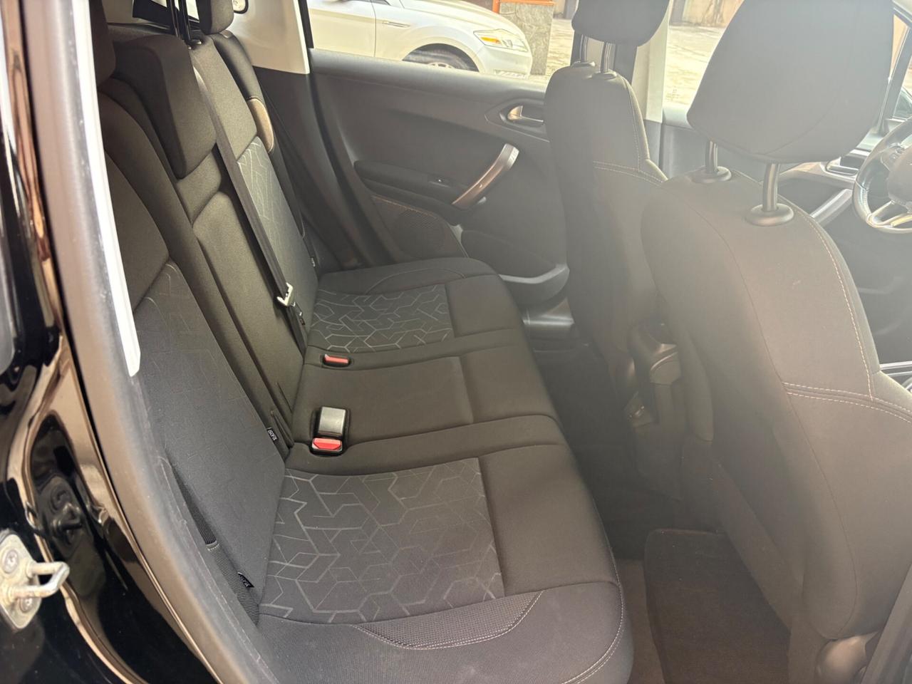 Peugeot 2008 BlueHDi 100 Black Matt 2015