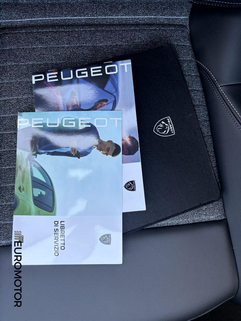 Peugeot 3008 1.2 Hybrid Allure e-DCS6