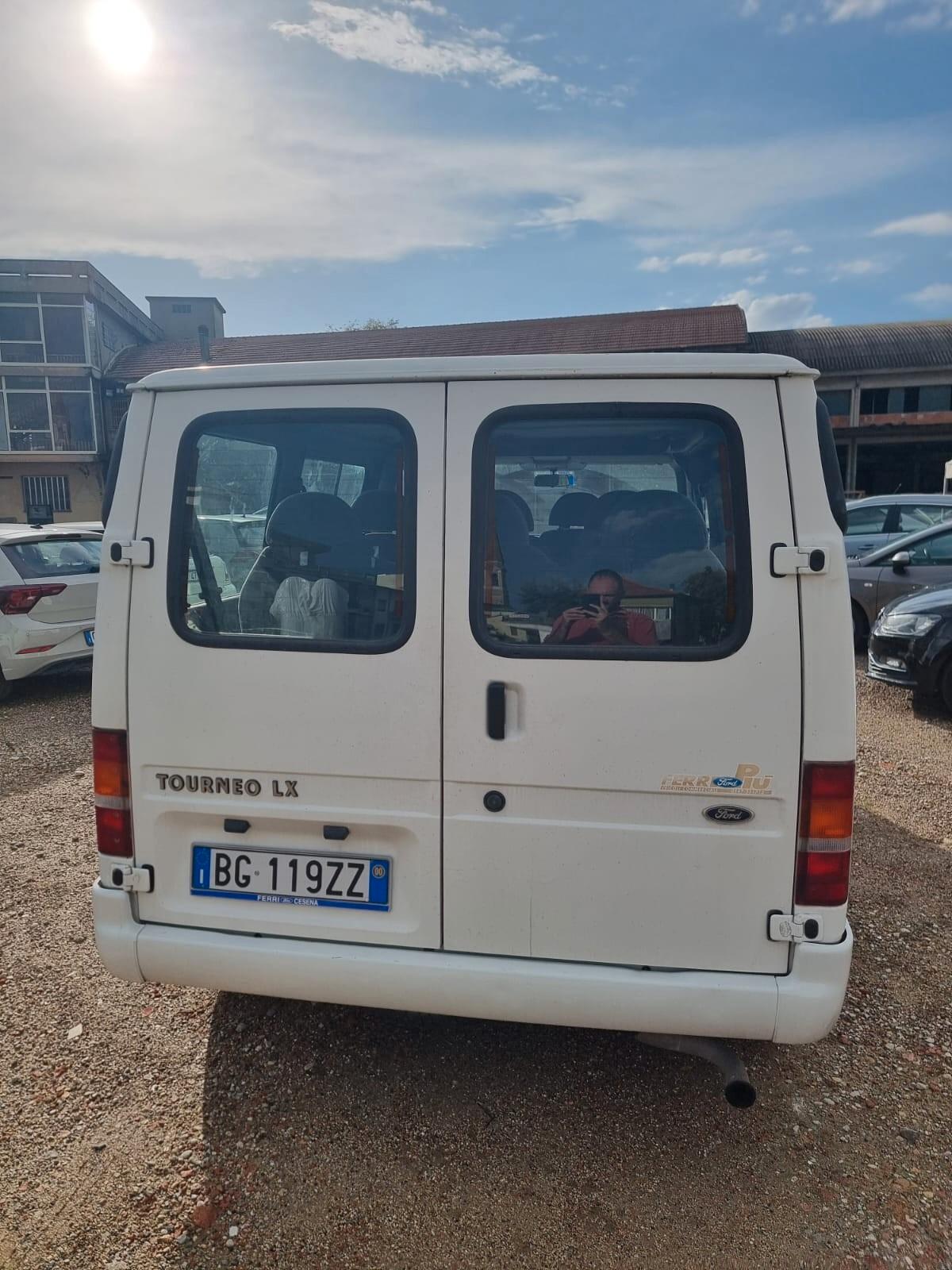 Ford Transit/Tourneo Transit 150 2.5 D PC Combi