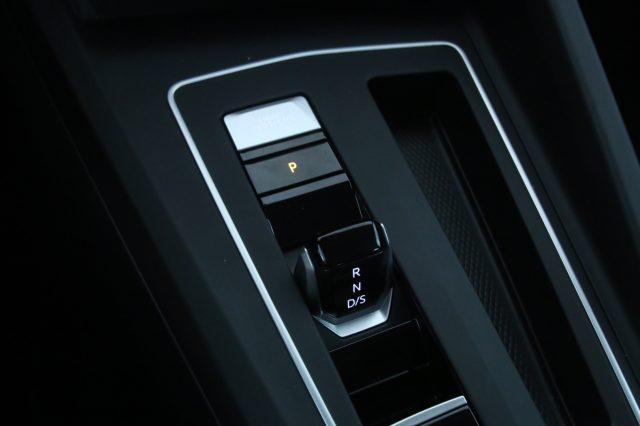 VOLKSWAGEN Golf 1.0 eTSI EVO DSG Life / Neopatentati