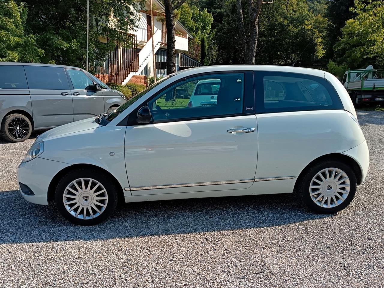 Lancia Ypsilon 1.2 UNYCA