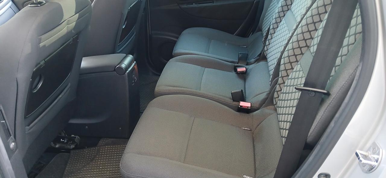 Renault Gran Scenic 7 posti neopatentati