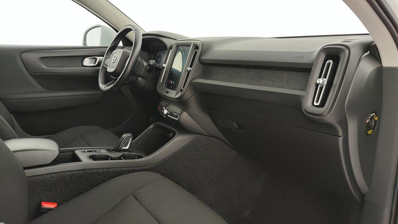 VOLVO XC40 - XC40 2.0 d3 Momentum awd geartronic