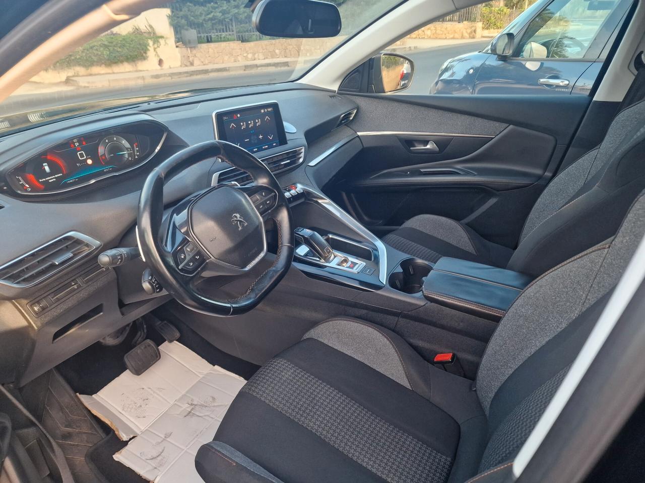 Peugeot 3008 BlueHDi 120 S&S EAT6 Business