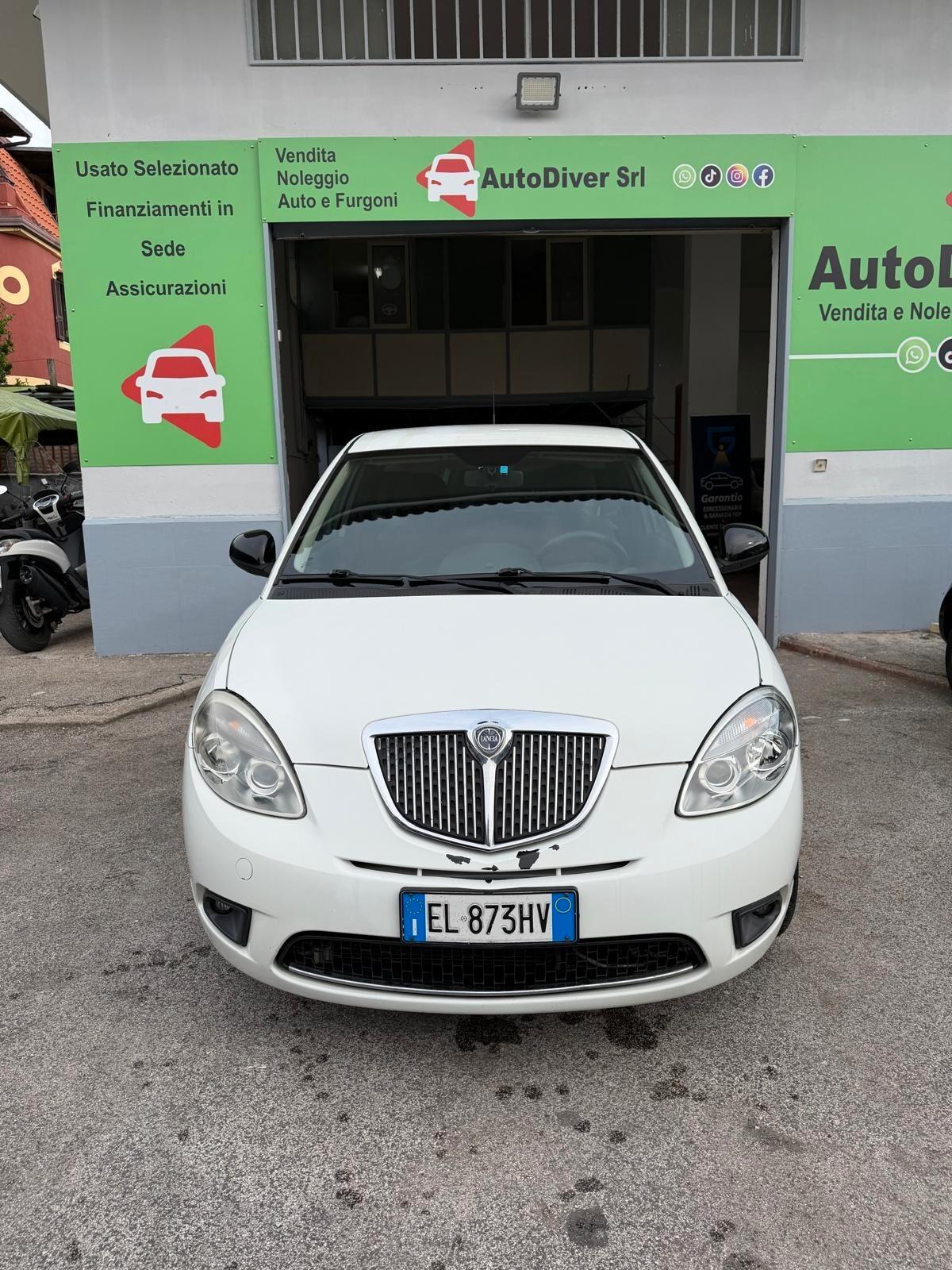 Lancia Ypsilon 1.3 MJT 75 CV Unyca