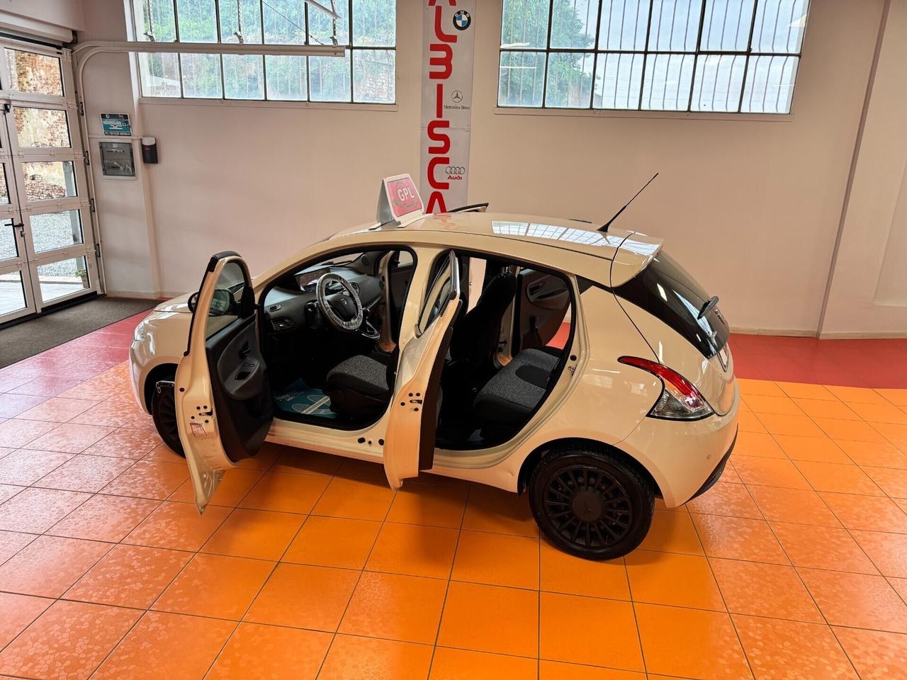 Lancia Ypsilon 1.2 69 CV 5 porte GPL Ecochic Gold